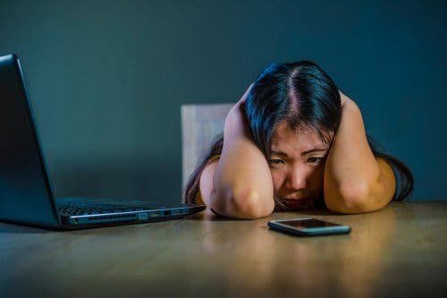 adolescente ciberacoso cyberbullying bullying 500x333